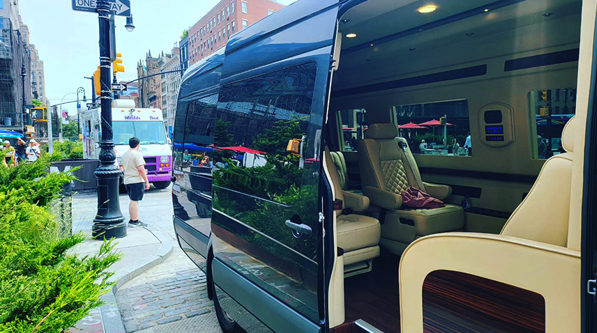 about-victory_luxury-van
